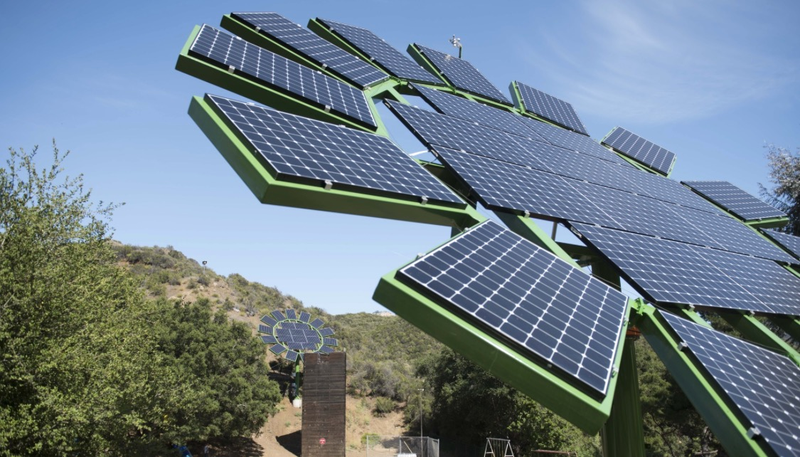 Illustration for article titled James Cameron’s Plan to Fix Solar Panels